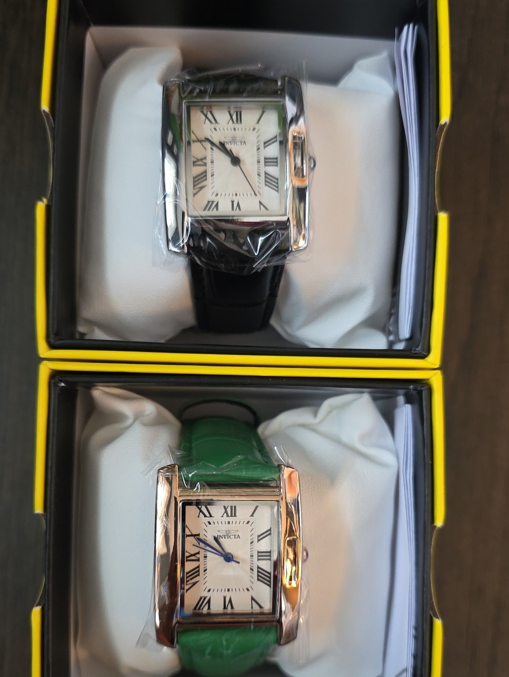 585. Pair Of Women's Invicta Watches. Green/rose Gold And Black/silver 30mm